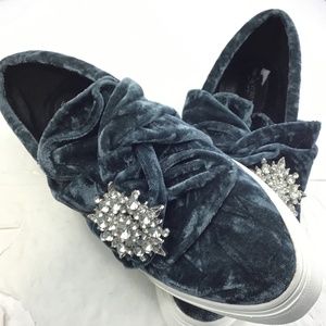 Wendy Williams  Blue Velvet size 8W sneakers